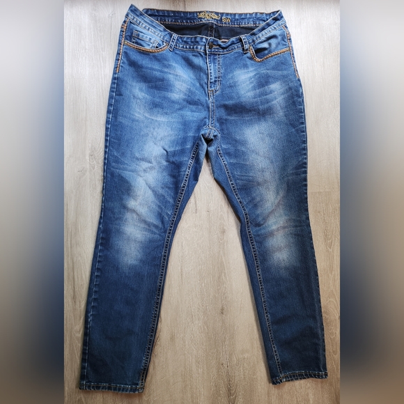 Revolt Jeans Straight Leg Medium wash sz 18w High Rise - Picture 2 of 8